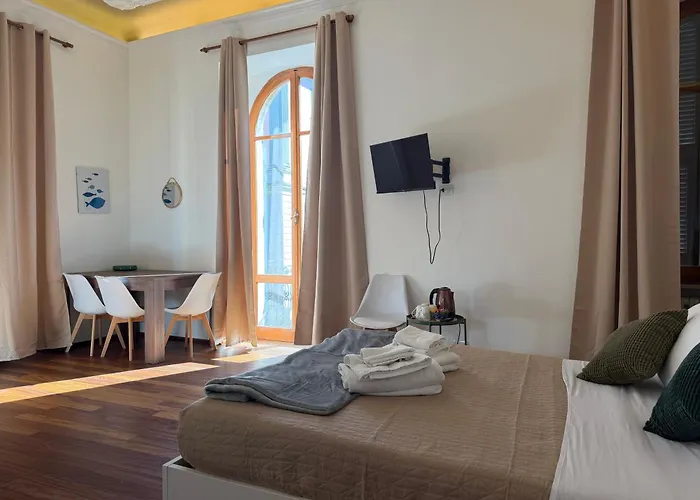 بيت ضيافة Cavour Centre 3*